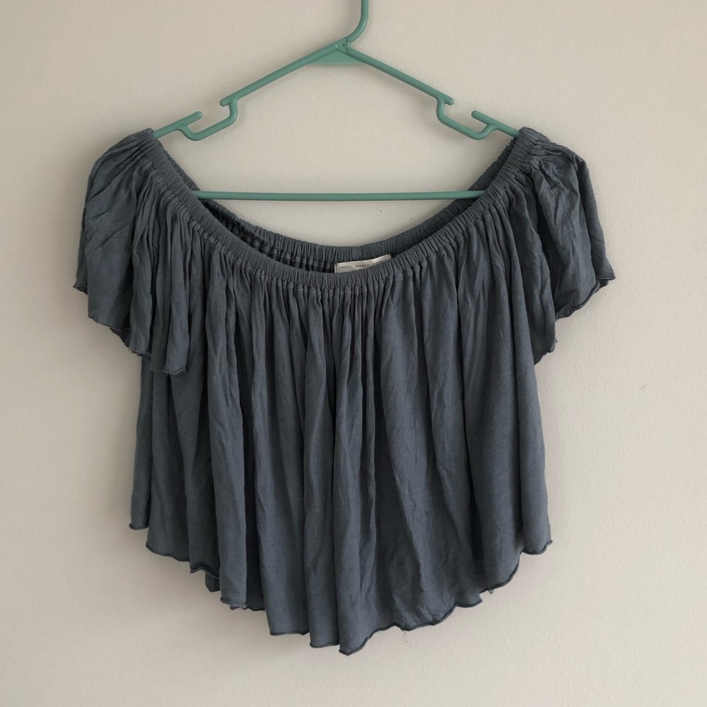 Off Shoulder Flowy Crop Top - Picture 5 of 6